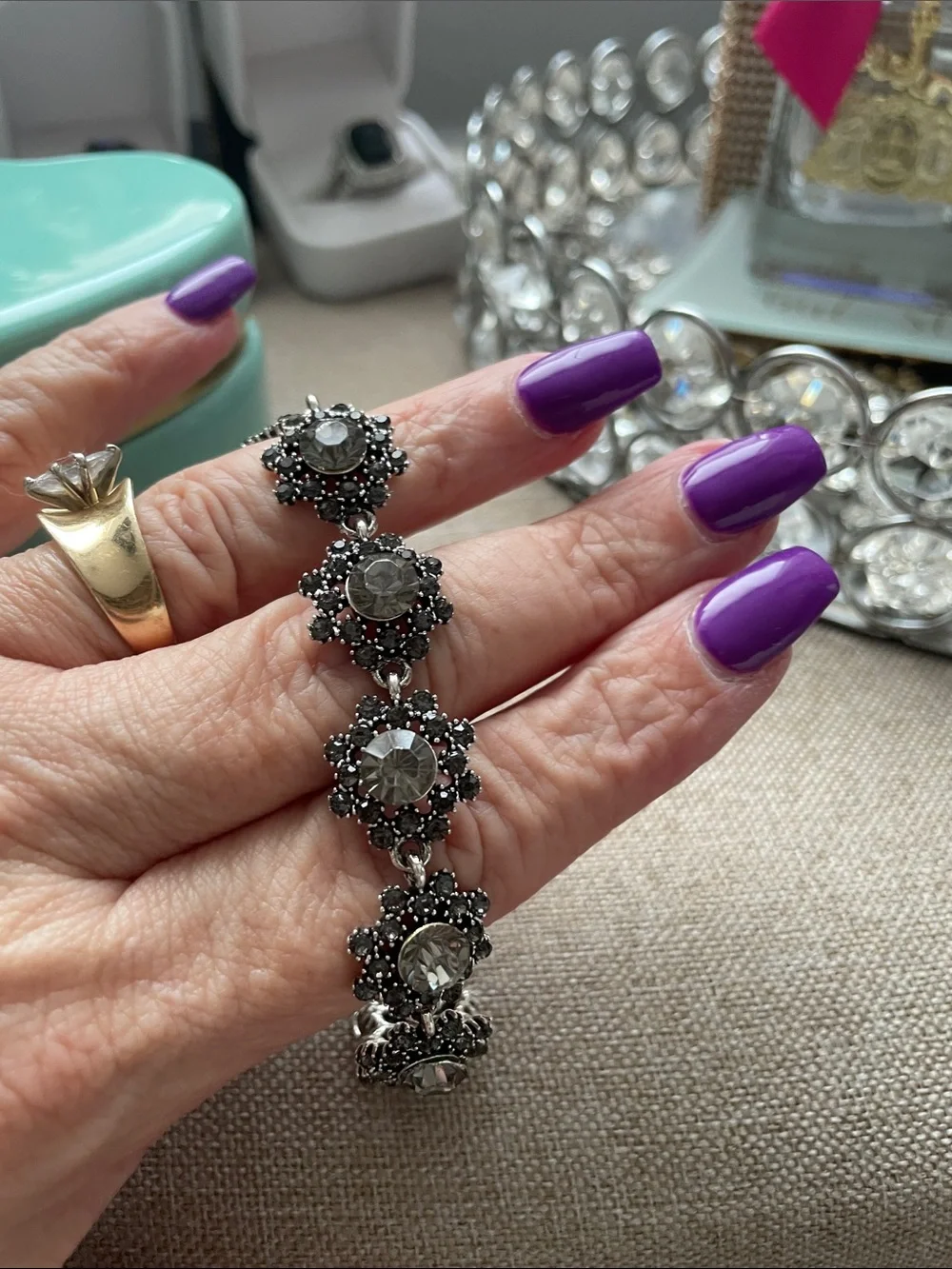 ✨Vintage Look Black and Silver Crystal Floral Bracelet✨NEW